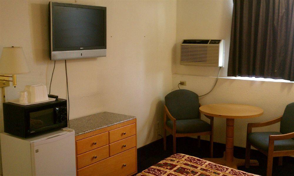 Value Inn & Suites Salina Zewnętrze zdjęcie
