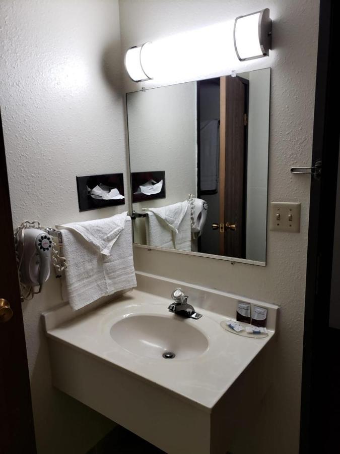 Value Inn & Suites Salina Zewnętrze zdjęcie