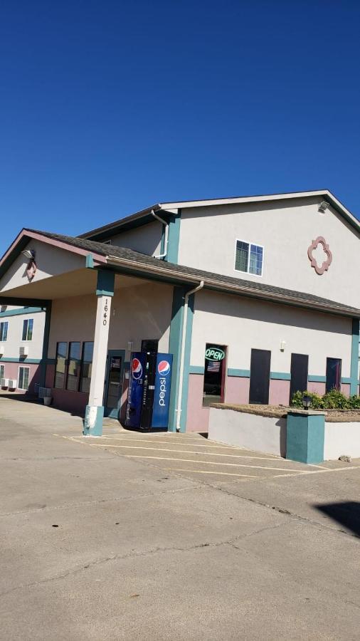 Value Inn & Suites Salina Zewnętrze zdjęcie
